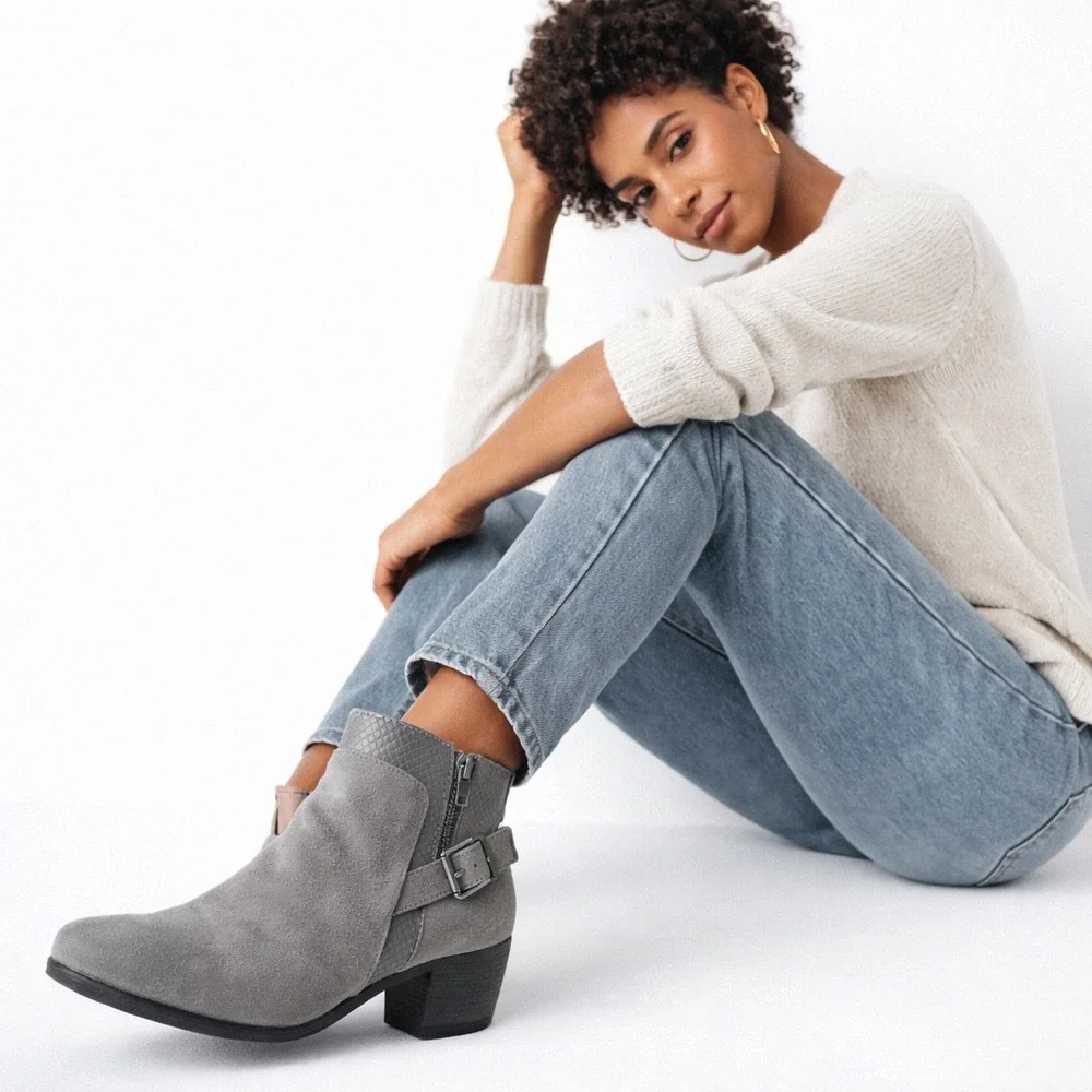 Croft & Barrow  with Ortholite Ecco Women's Gray Ankle Faux Suede Booties Sz 6 M